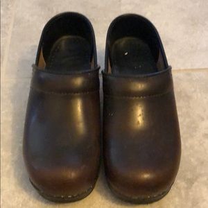 Dark Brown Dansko Professional clogs size 36 EUC